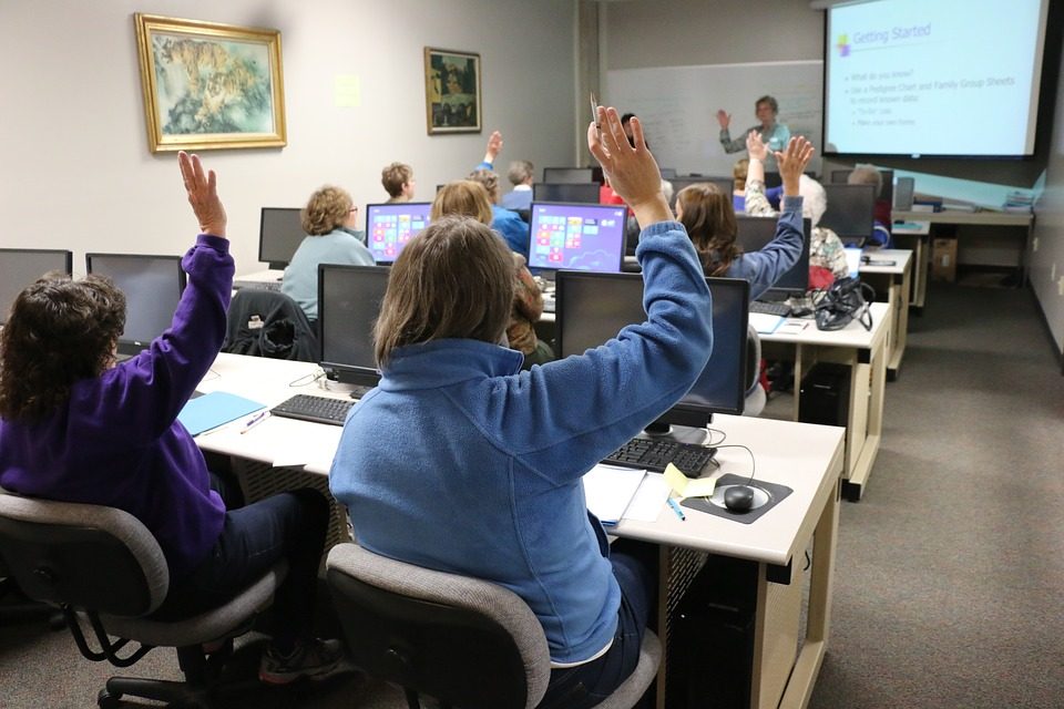 5 ideias para usar a tecnologia na sala de aula - Colégio Raízes